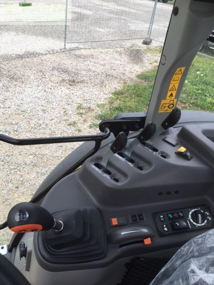 CLAAS axos 240 - Трактор: фото 4 CLAAS axos 240 - Трактор: фото 4