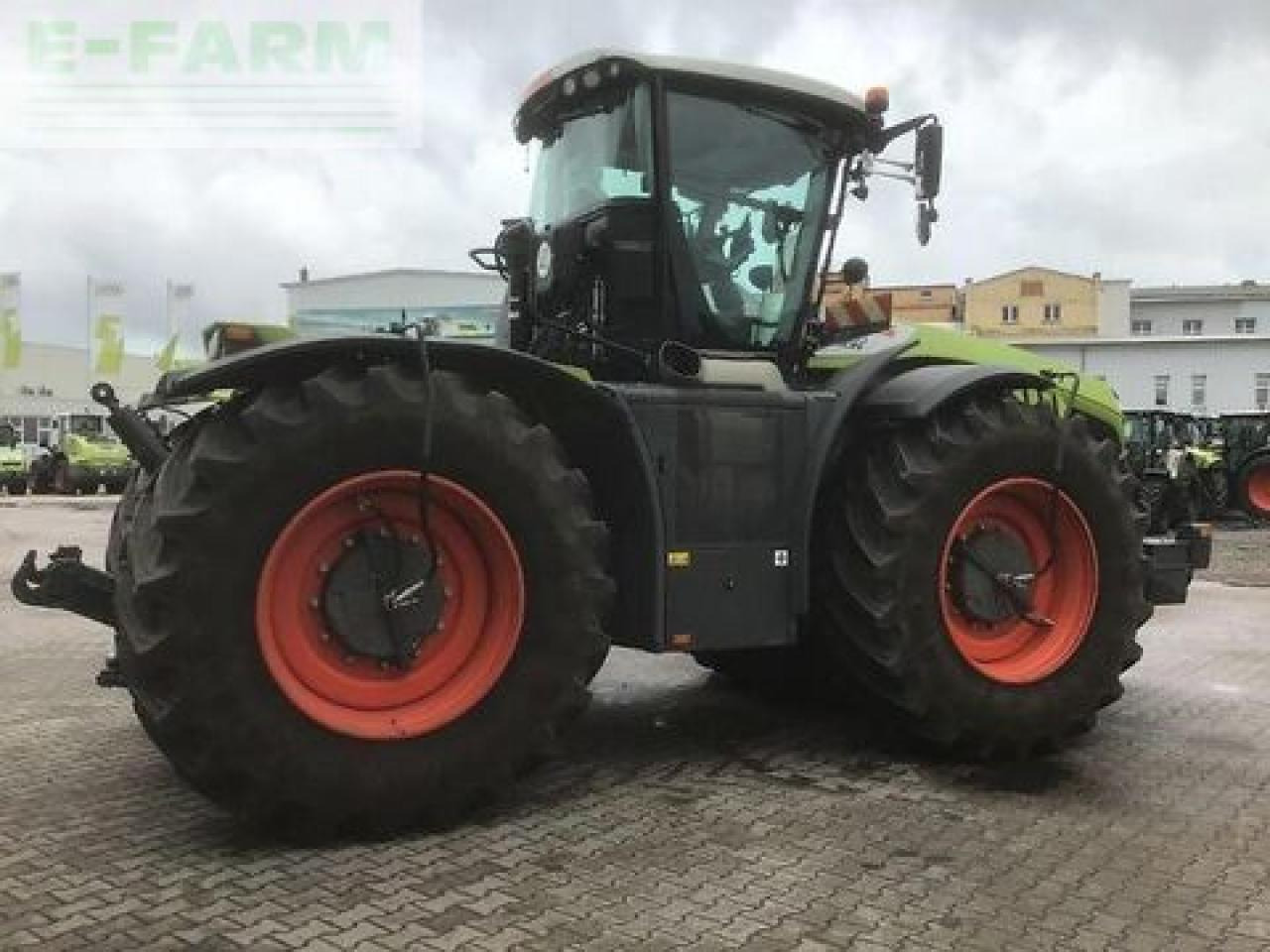 CLAAS xerion 4200 trac vc TRAC VC - Трактор: фото 3 CLAAS xerion 4200 trac vc TRAC VC - Трактор: фото 3