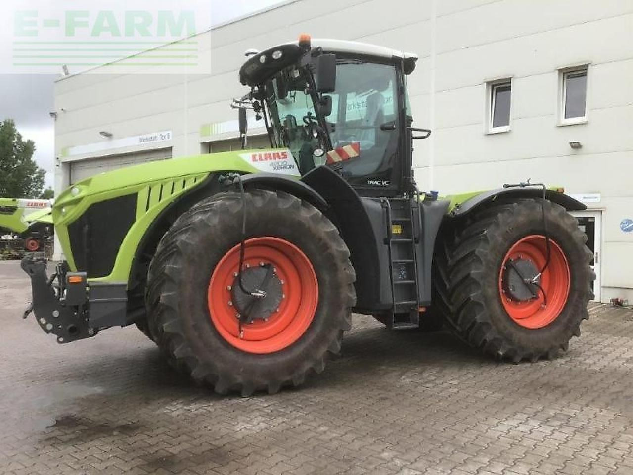CLAAS xerion 4200 trac vc TRAC VC - Трактор: фото 1 CLAAS xerion 4200 trac vc TRAC VC - Трактор: фото 1