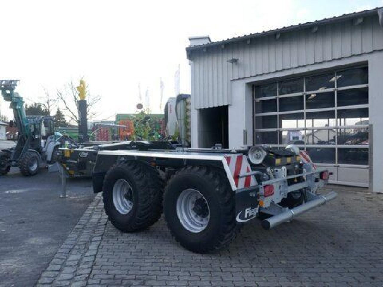 Fliegl hkl 22 - tandem abrollkipper - abgelagert! - Прицеп мультилифт/ Бункеровоз: фото 5 Fliegl hkl 22 - tandem abrollkipper - abgelagert! - Прицеп мультилифт/ Бункеровоз: фото 5