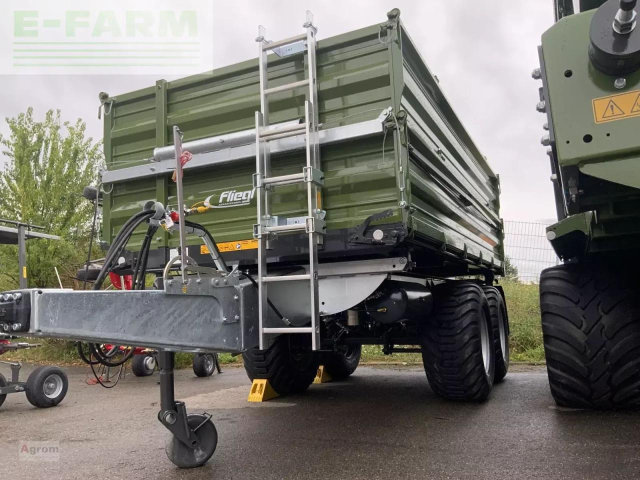 Fliegl tdk 140 - Сельскохозяйственный прицеп-самосвал: фото 1 Fliegl tdk 140 - Сельскохозяйственный прицеп-самосвал: фото 1