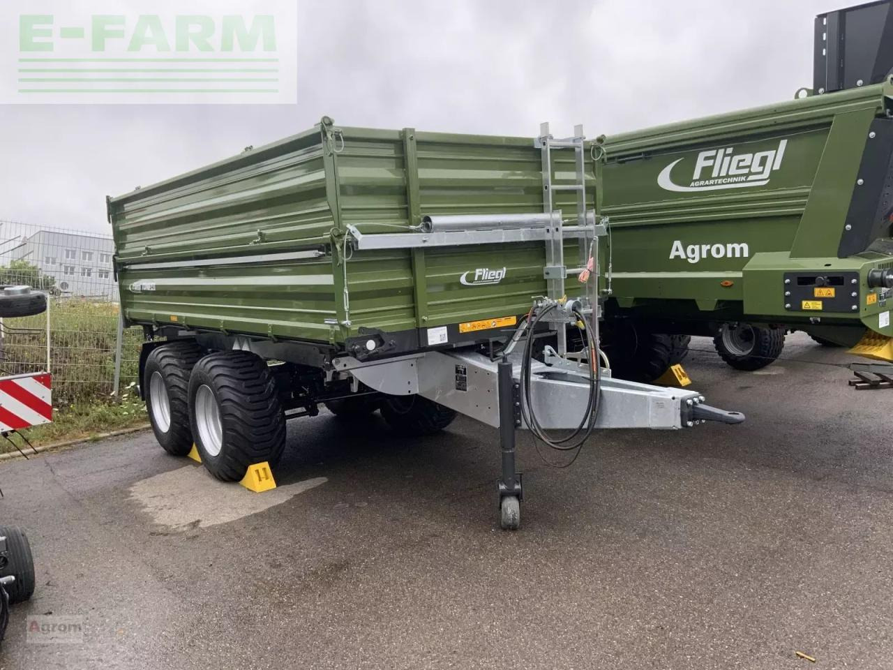 Fliegl tdk 140 - Сельскохозяйственный прицеп-самосвал: фото 3 Fliegl tdk 140 - Сельскохозяйственный прицеп-самосвал: фото 3