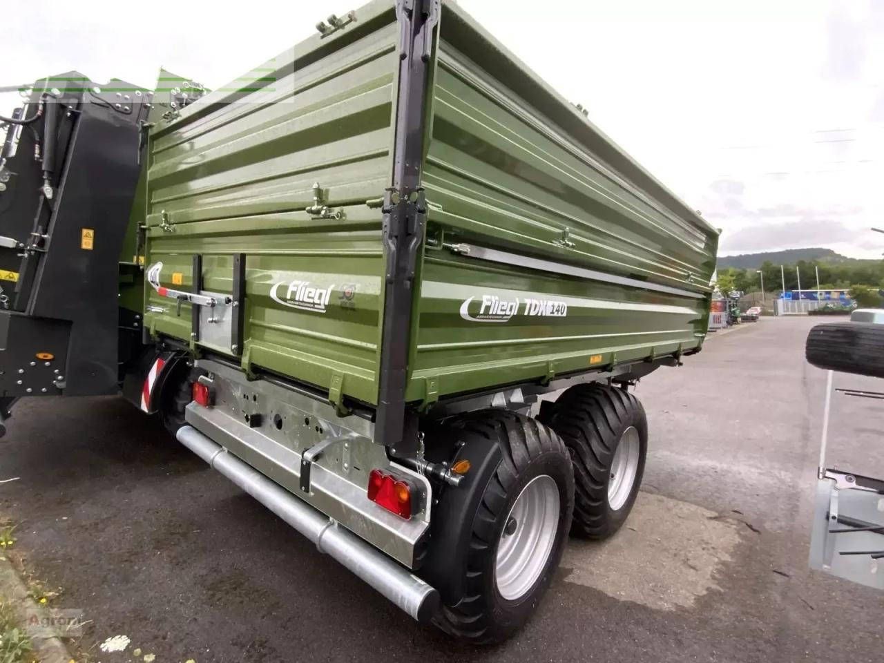 Fliegl tdk 140 - Сельскохозяйственный прицеп-самосвал: фото 2 Fliegl tdk 140 - Сельскохозяйственный прицеп-самосвал: фото 2