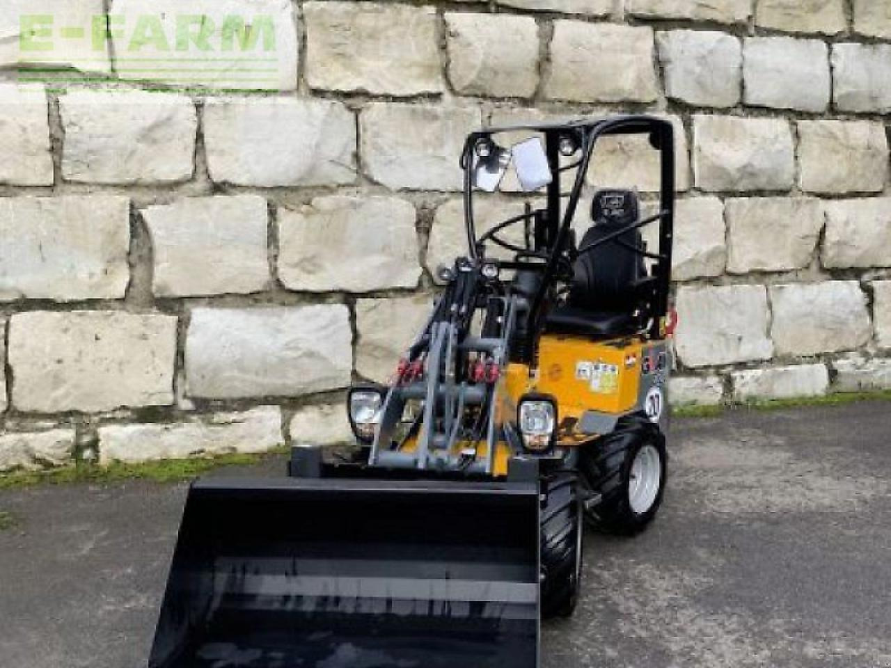 Giant g1200 hd - Мини-экскаватор: фото 2 Giant g1200 hd - Мини-экскаватор: фото 2