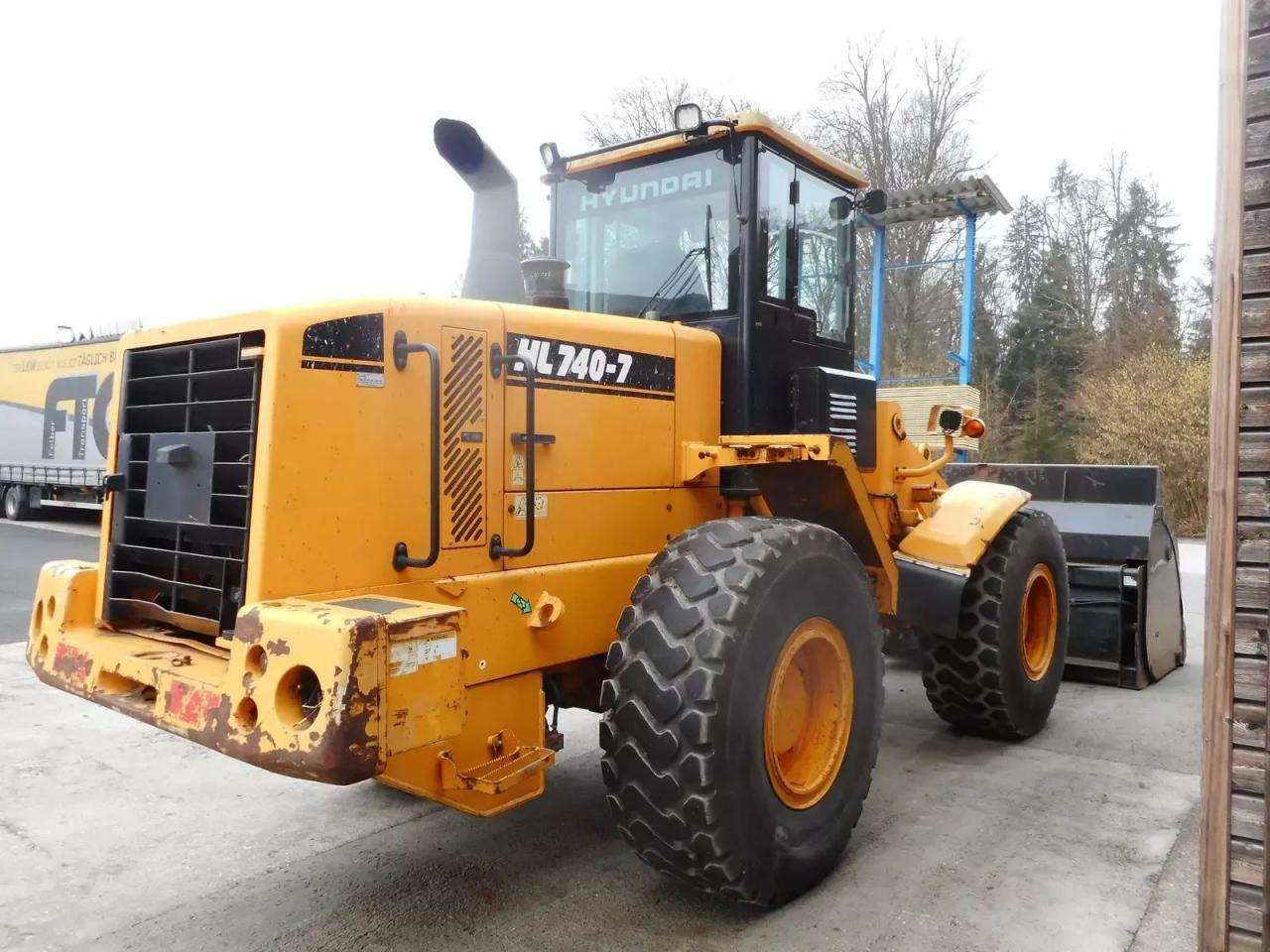 Hyundai hl740-7 mit hochkippschaufel u. volvo sw - Мини-экскаватор: фото 4 Hyundai hl740-7 mit hochkippschaufel u. volvo sw - Мини-экскаватор: фото 4