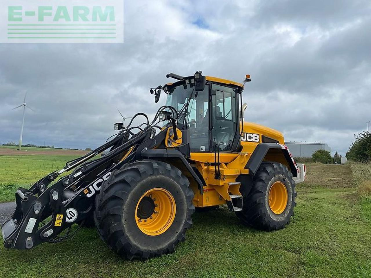 JCB 427 agri - Мини-экскаватор: фото 1 JCB 427 agri - Мини-экскаватор: фото 1
