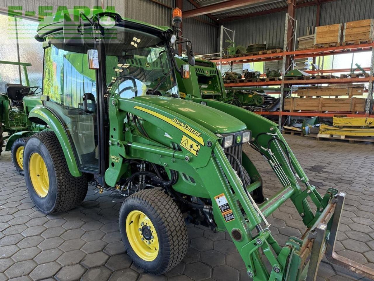 John Deere 3320 - Трактор: фото 1 John Deere 3320 - Трактор: фото 1