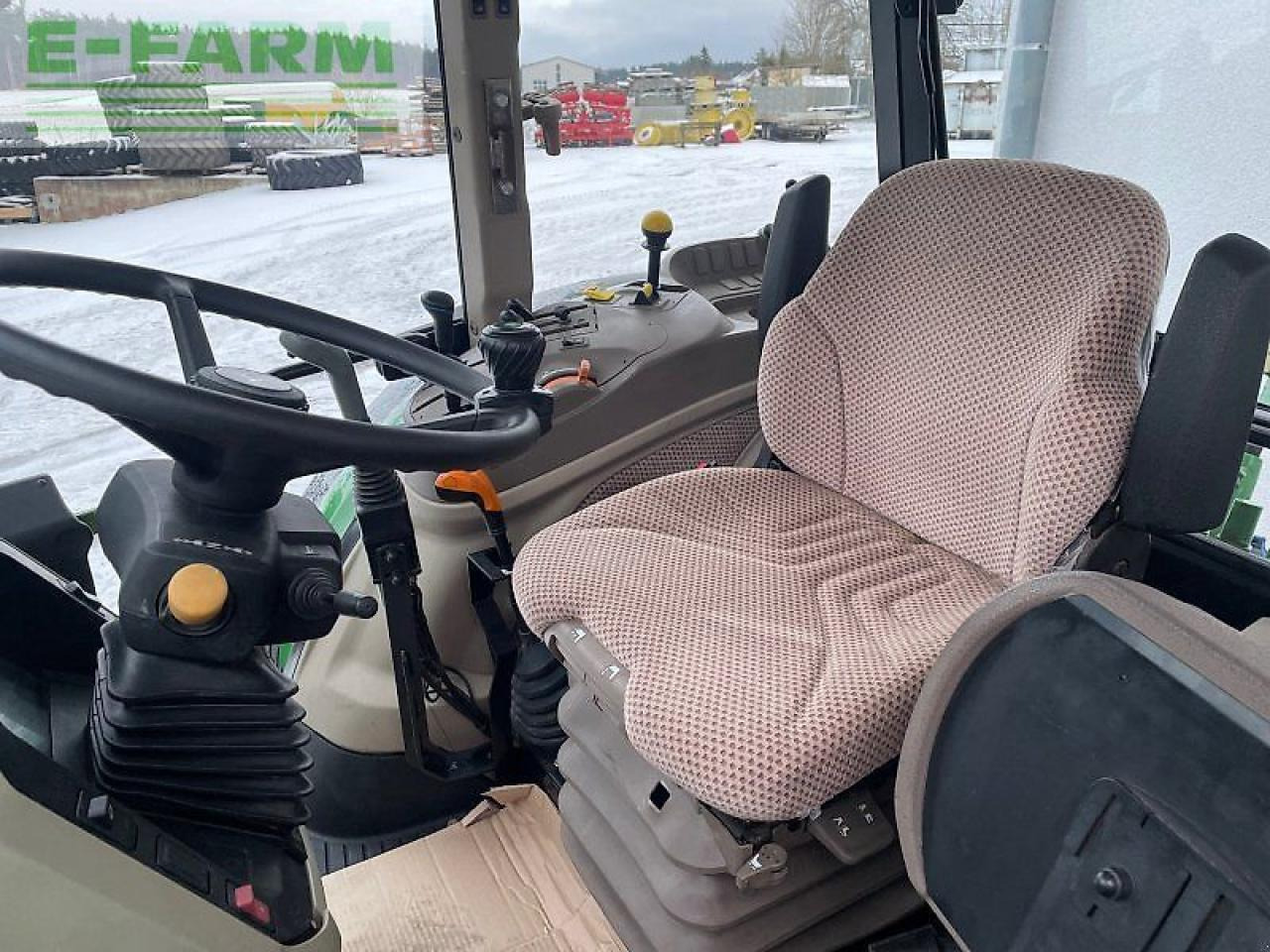 John Deere 5075 m - Трактор: фото 5 John Deere 5075 m - Трактор: фото 5