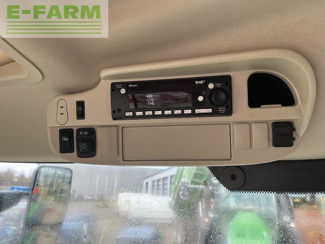 Трактор John Deere 6155r: фото 12