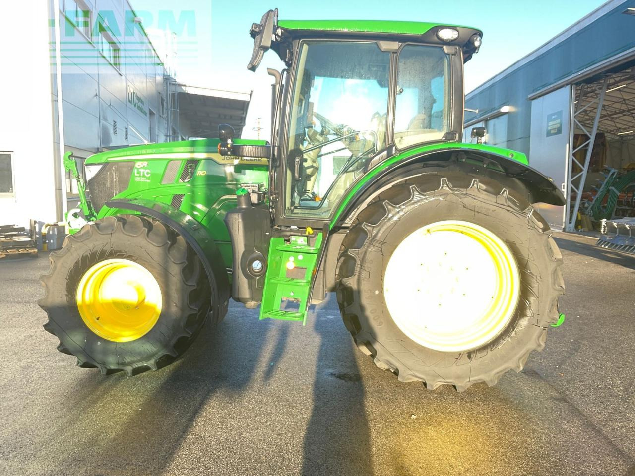 John Deere 6R 110 - Трактор: фото 2 John Deere 6R 110 - Трактор: фото 2