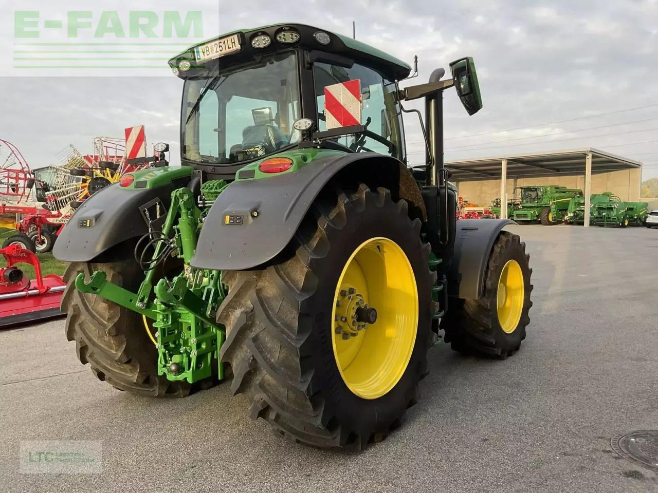 John Deere 6r 215 - Трактор: фото 3 John Deere 6r 215 - Трактор: фото 3