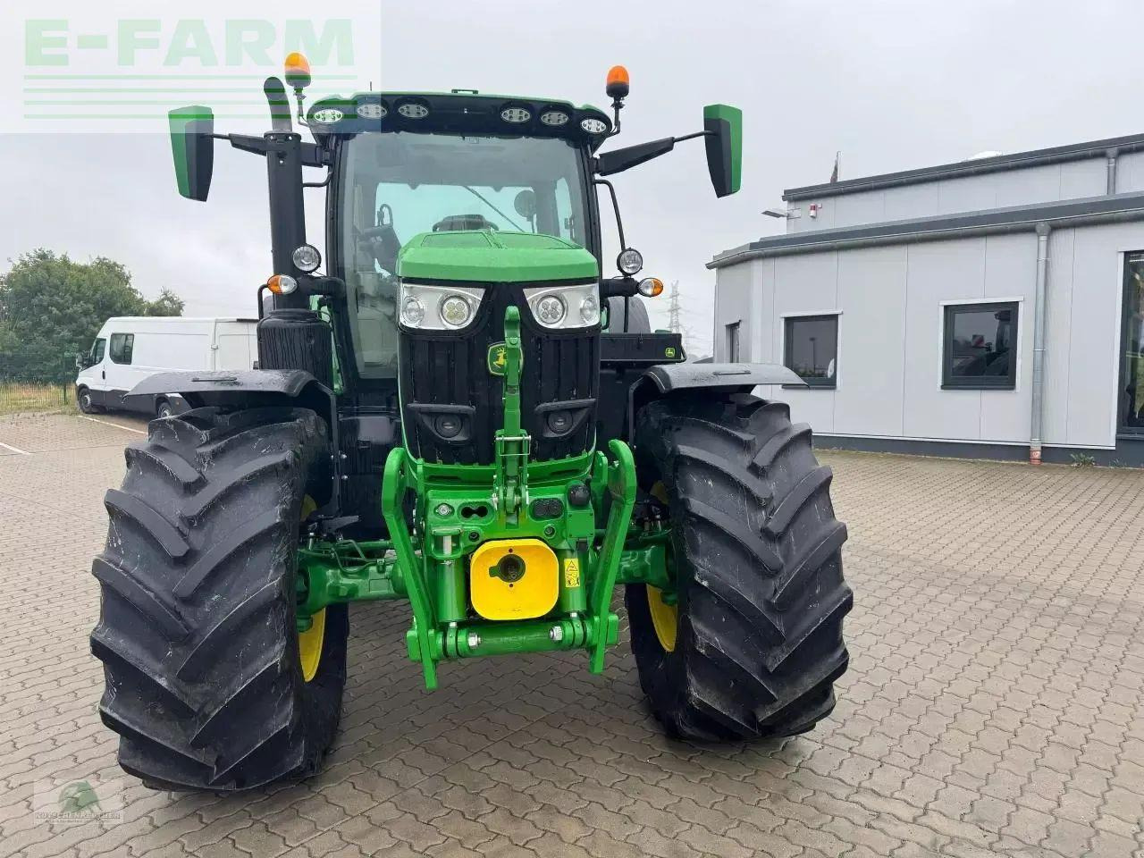 John Deere 6r 215 - Трактор: фото 3 John Deere 6r 215 - Трактор: фото 3