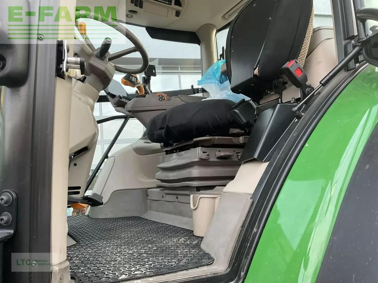 John Deere 6r 215 - Трактор: фото 5 John Deere 6r 215 - Трактор: фото 5