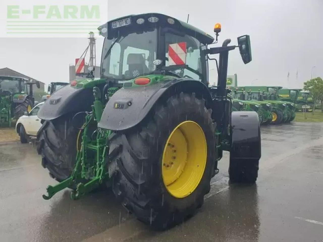 John Deere 6r 215 - Трактор: фото 3 John Deere 6r 215 - Трактор: фото 3
