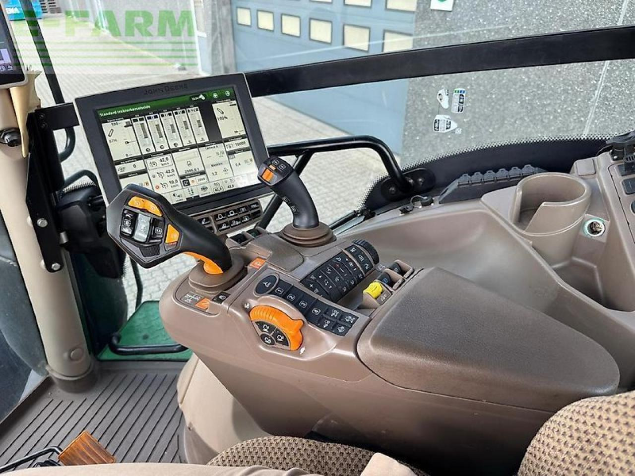 John Deere 6r 250 - Трактор: фото 4 John Deere 6r 250 - Трактор: фото 4