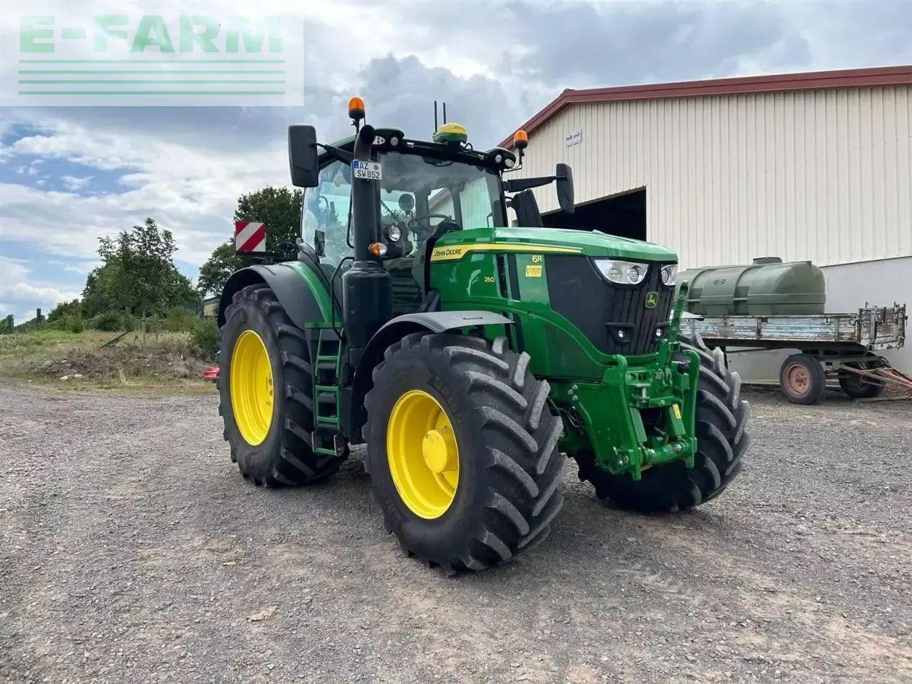 John Deere 6r 250 - Трактор: фото 5 John Deere 6r 250 - Трактор: фото 5