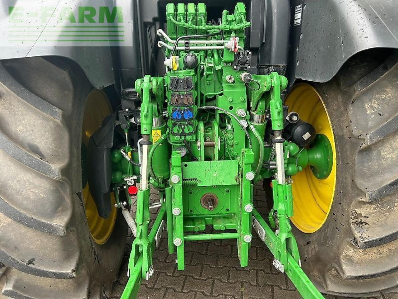 John Deere 6r150 - Трактор: фото 4 John Deere 6r150 - Трактор: фото 4