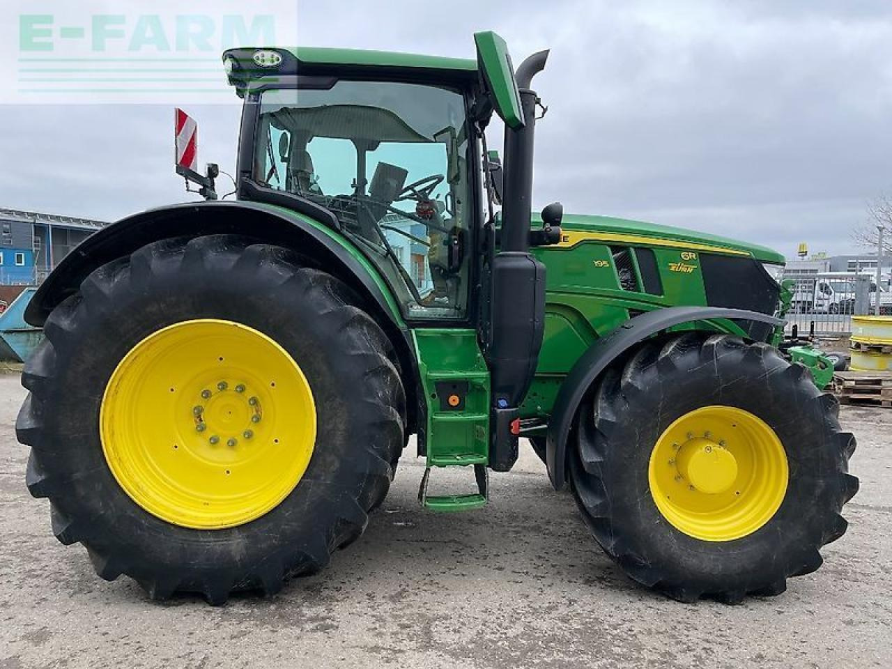 John Deere 6r195 / r 195 - Трактор: фото 4 John Deere 6r195 / r 195 - Трактор: фото 4