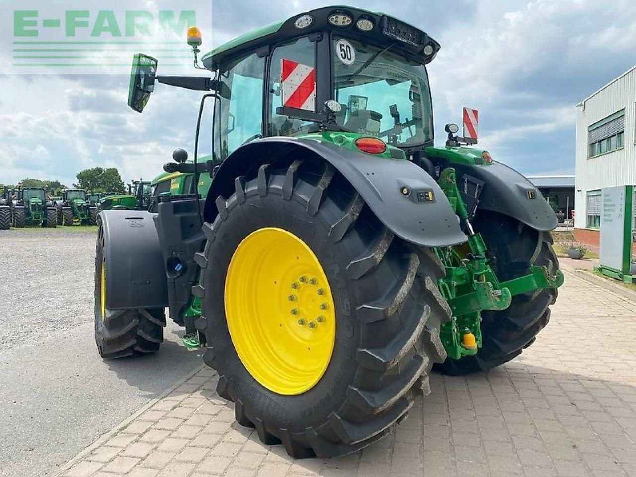 John Deere 6r215 - Трактор: фото 4 John Deere 6r215 - Трактор: фото 4