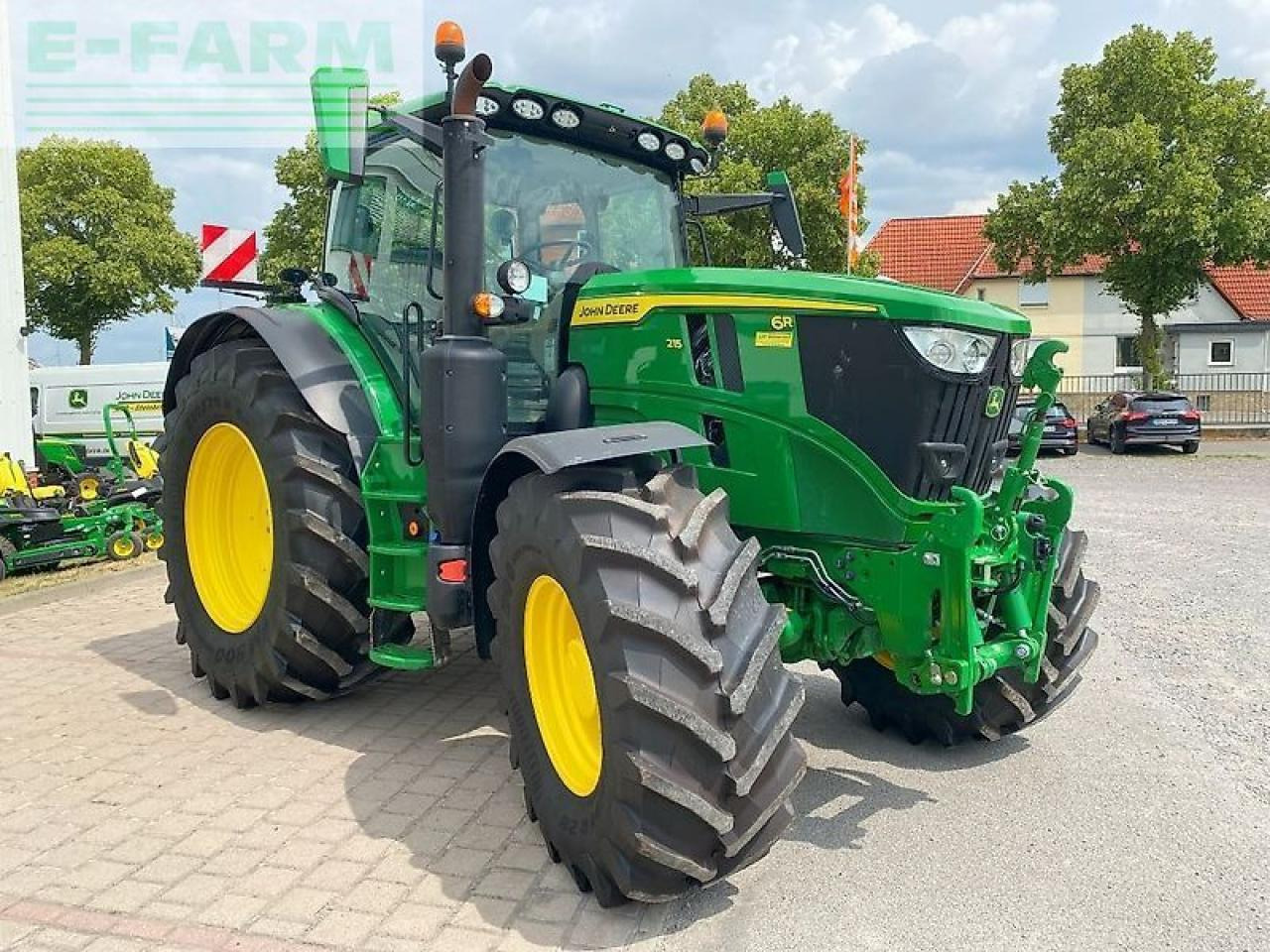 John Deere 6r215 - Трактор: фото 2 John Deere 6r215 - Трактор: фото 2