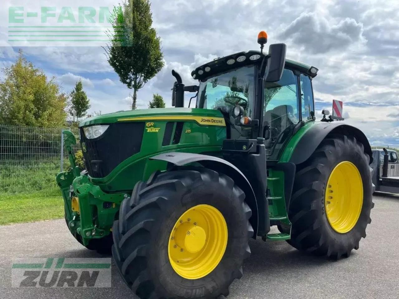 John Deere 6r215 - Трактор: фото 1 John Deere 6r215 - Трактор: фото 1