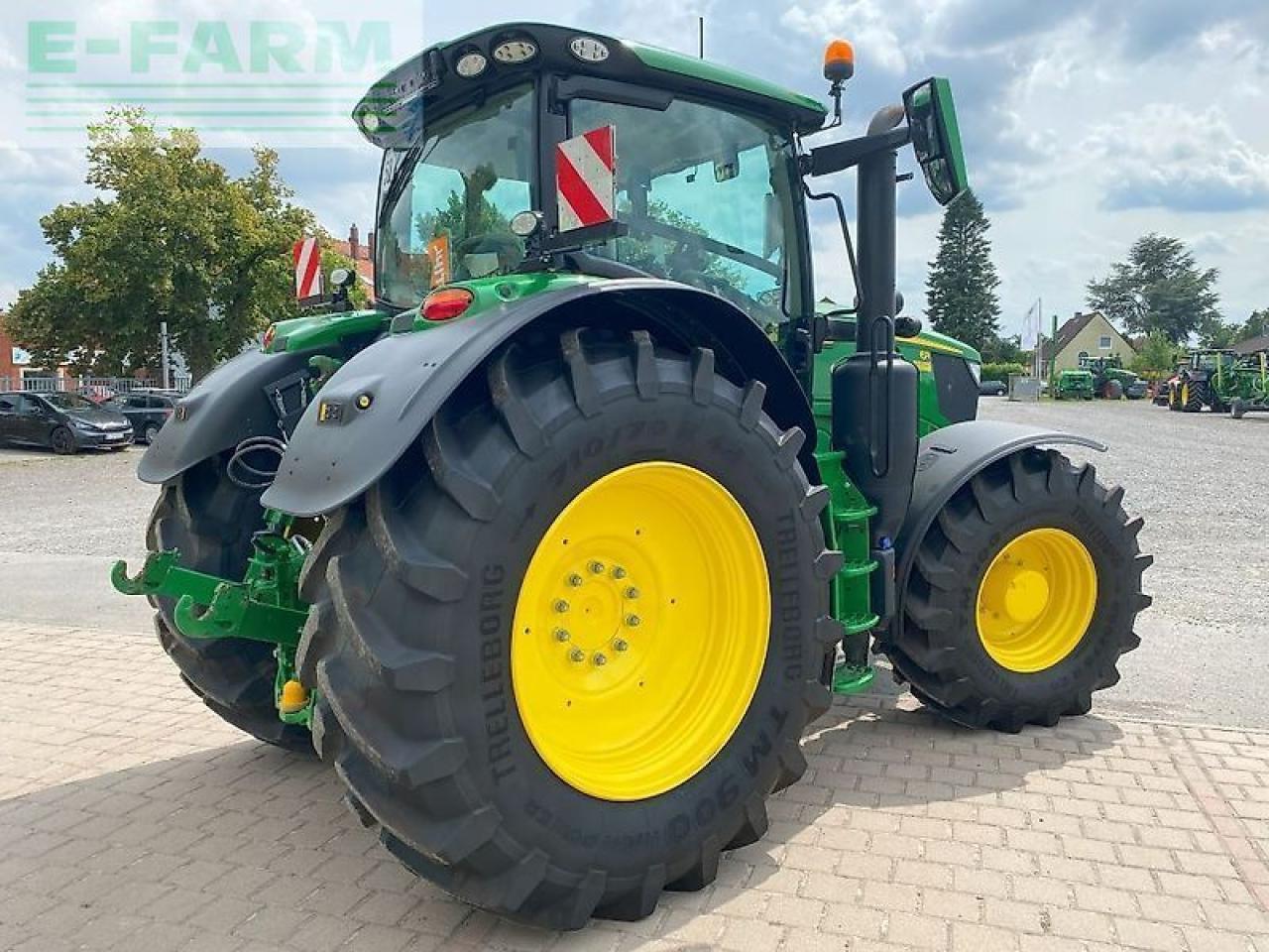 John Deere 6r215 - Трактор: фото 3 John Deere 6r215 - Трактор: фото 3