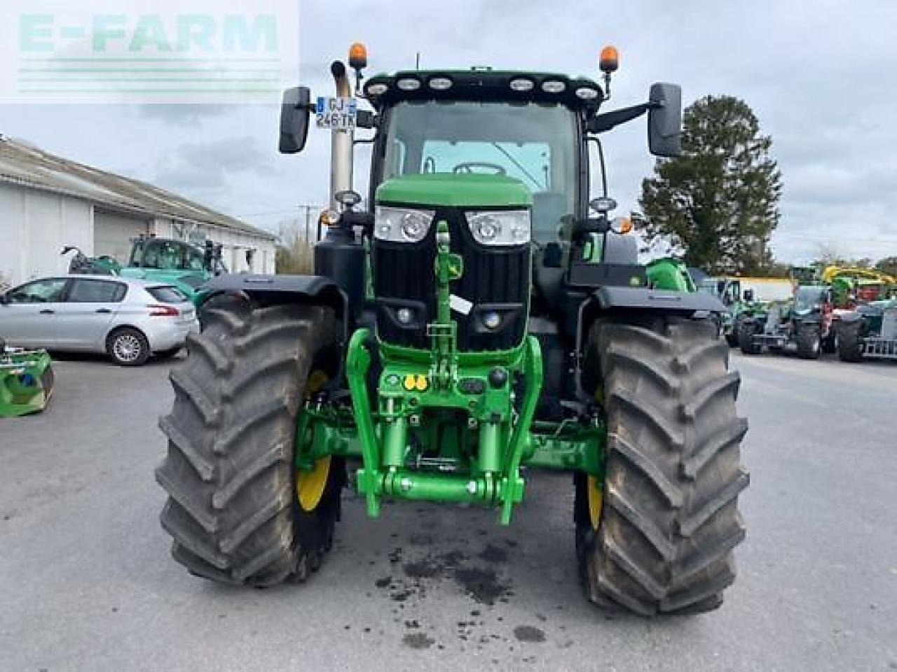 John Deere 6r215 - Трактор: фото 2 John Deere 6r215 - Трактор: фото 2