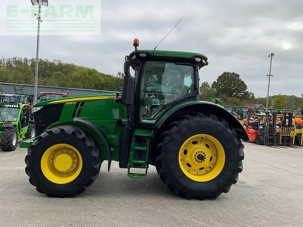 John Deere 7250r tractor (st24600) - Трактор: фото 5 John Deere 7250r tractor (st24600) - Трактор: фото 5