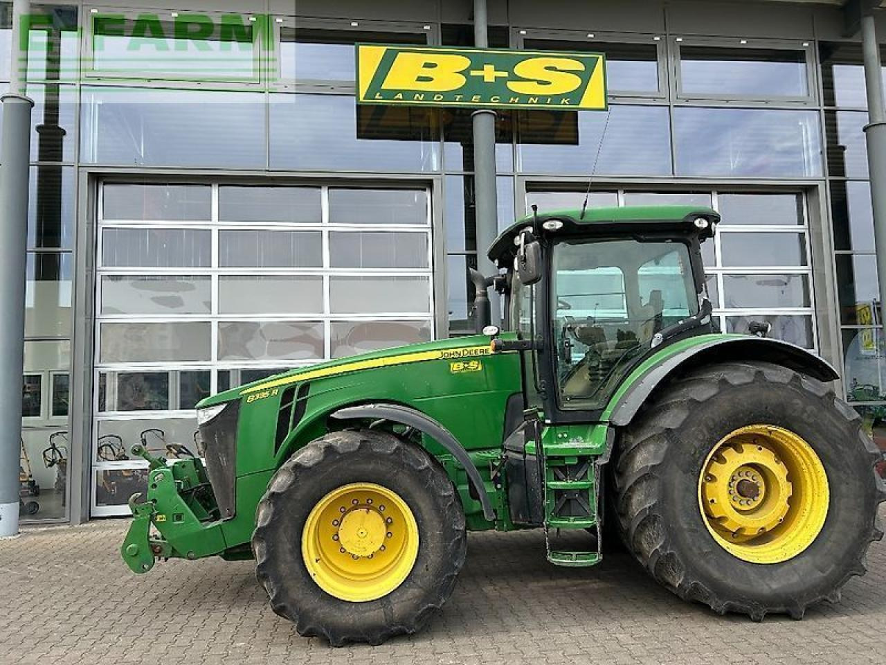 John Deere 8335r - Трактор: фото 1 John Deere 8335r - Трактор: фото 1
