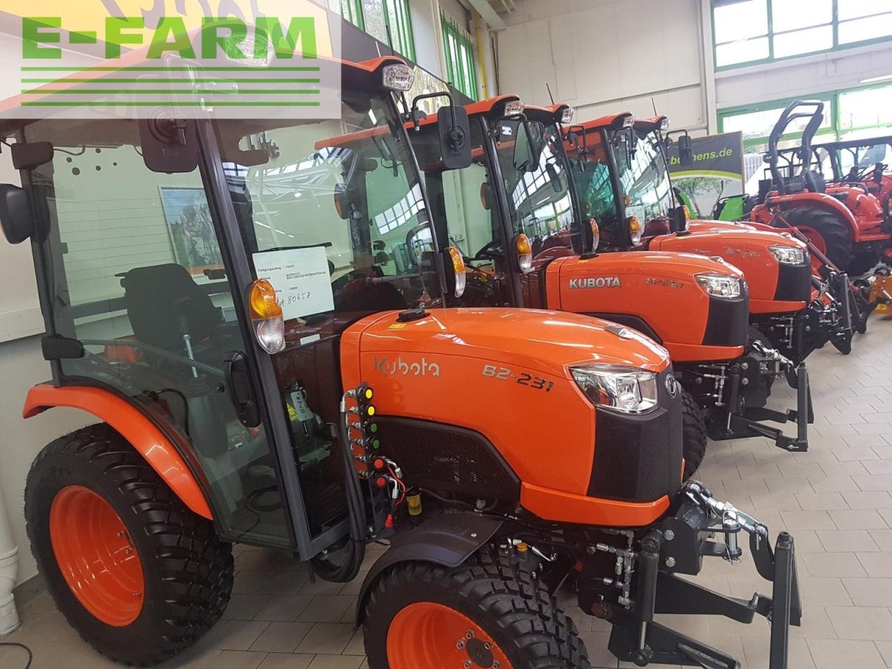 Kubota b2-231h cab ab 0,99% - Трактор: фото 1 Kubota b2-231h cab ab 0,99% - Трактор: фото 1