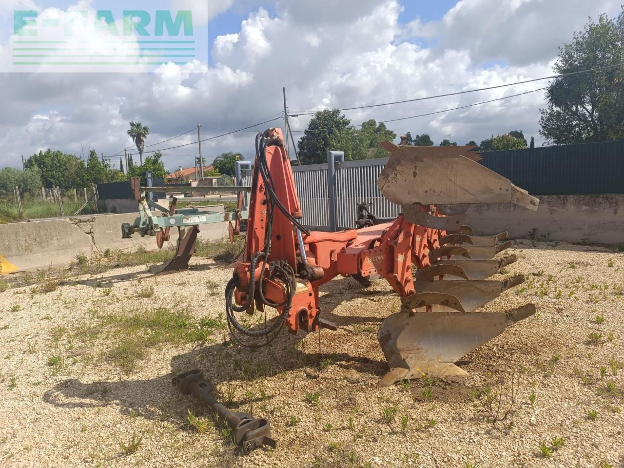 Kuhn Varimaster 153 4et+1 - Плуг: фото 1 Kuhn Varimaster 153 4et+1 - Плуг: фото 1
