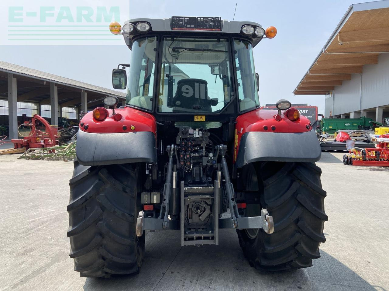 Massey Ferguson mf 5611 dyna-4 essential - Трактор: фото 4 Massey Ferguson mf 5611 dyna-4 essential - Трактор: фото 4