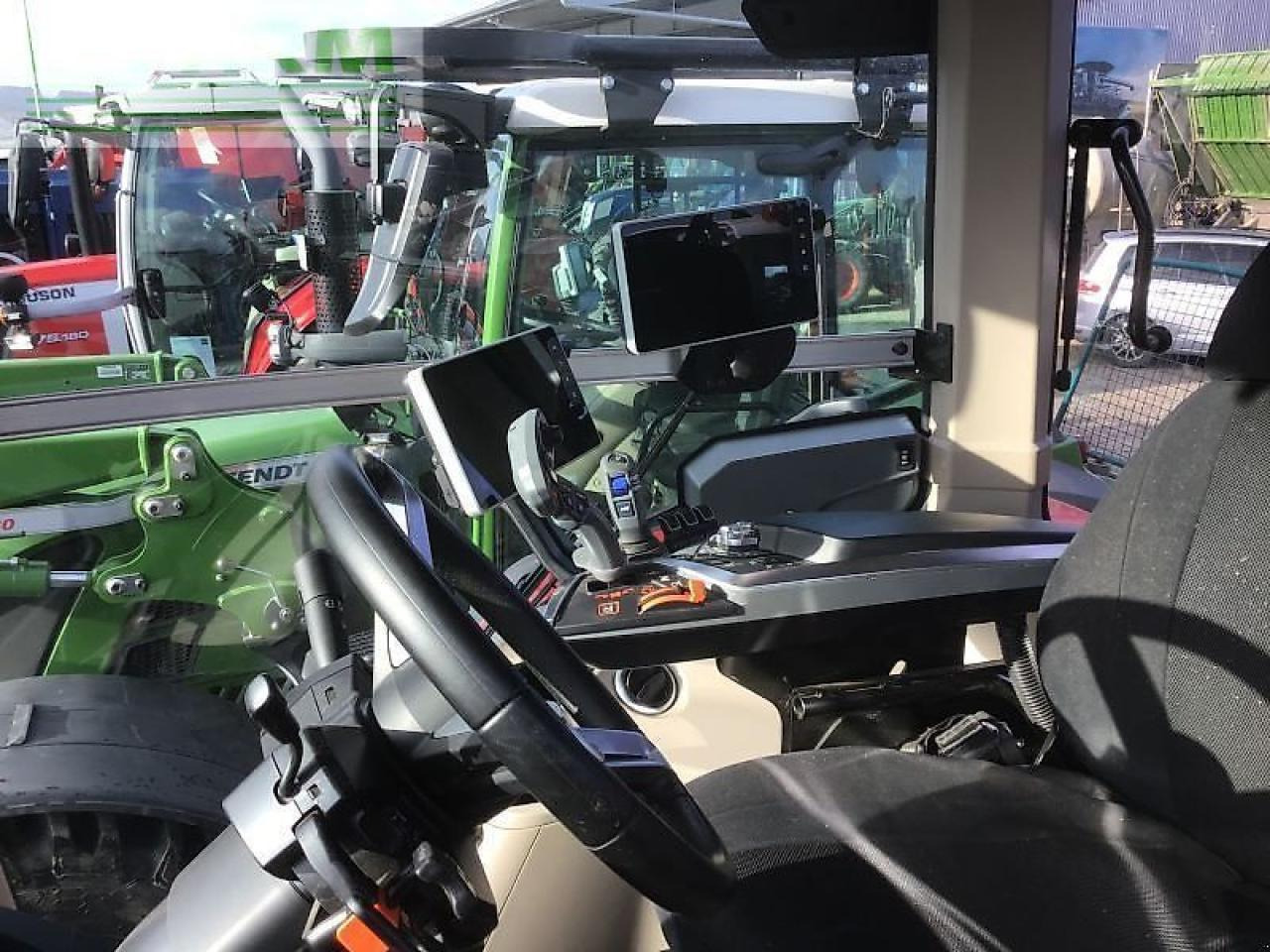 Massey Ferguson mf 8s.305 dyna-vt exclusive ma Exclusive - Трактор: фото 4 Massey Ferguson mf 8s.305 dyna-vt exclusive ma Exclusive - Трактор: фото 4