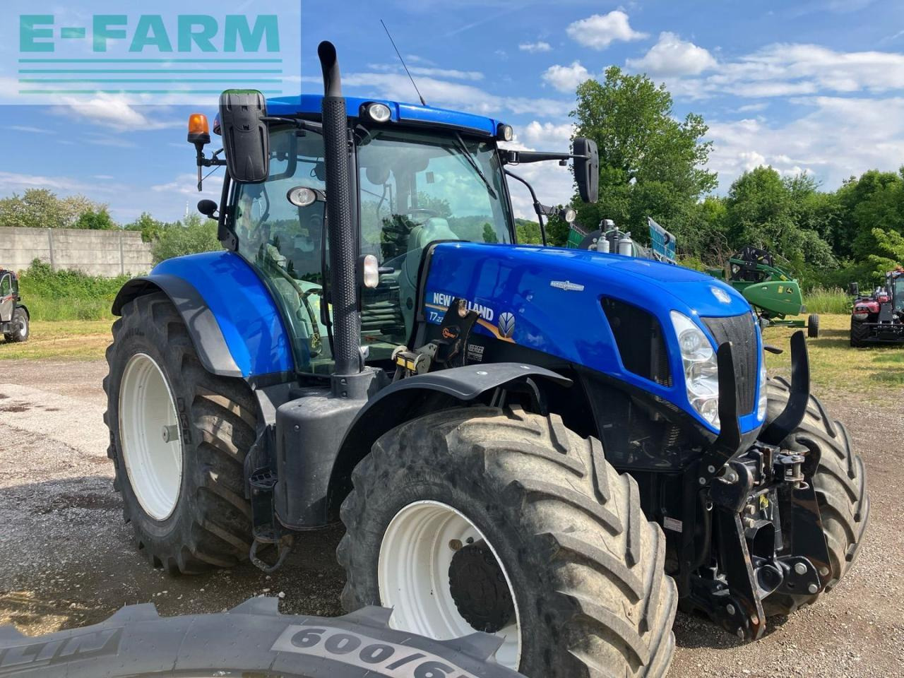 New Holland T7.220 - Трактор: фото 4 New Holland T7.220 - Трактор: фото 4