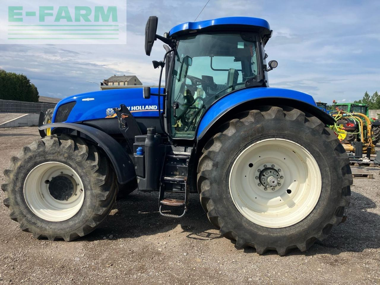 New Holland T7.220 - Трактор: фото 2 New Holland T7.220 - Трактор: фото 2