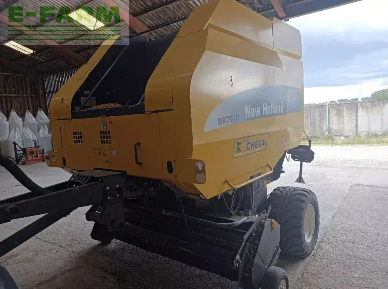 New Holland br7070 crop cutter - Пресс-подборщик тюковый: фото 3 New Holland br7070 crop cutter - Пресс-подборщик тюковый: фото 3