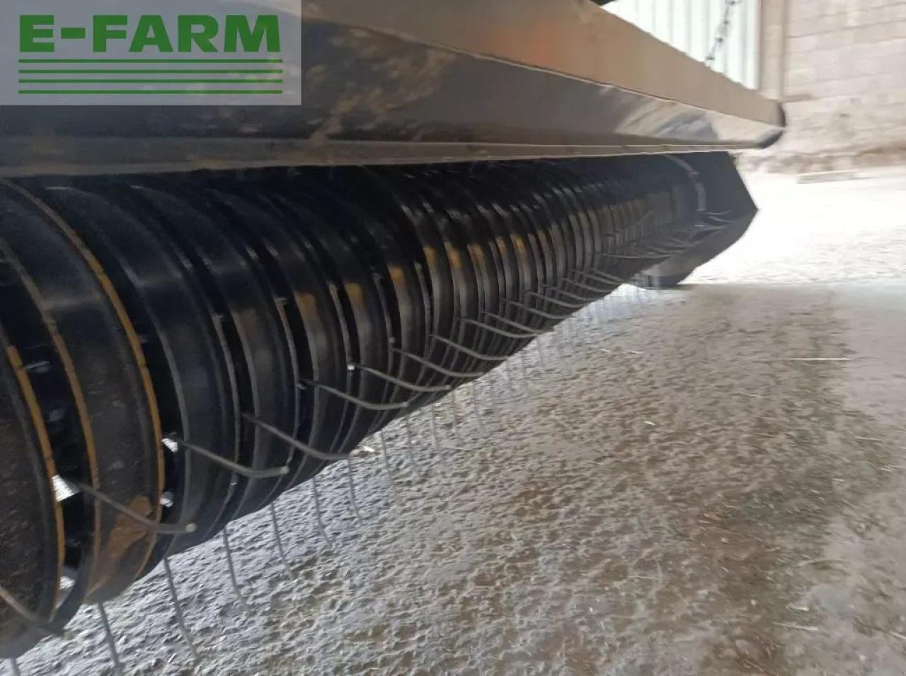 New Holland br7070 crop cutter - Пресс-подборщик тюковый: фото 4 New Holland br7070 crop cutter - Пресс-подборщик тюковый: фото 4