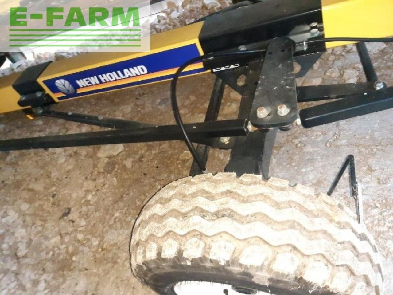 New Holland cpe1070 - Жатка зерновая: фото 3 New Holland cpe1070 - Жатка зерновая: фото 3