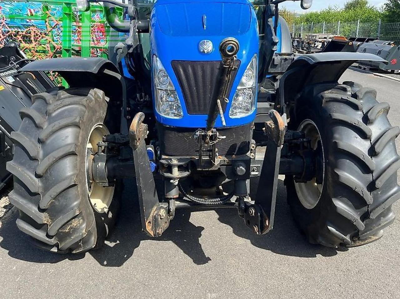 New Holland t 5.100 dc - Трактор: фото 4 New Holland t 5.100 dc - Трактор: фото 4