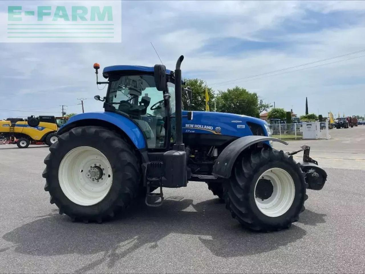 New Holland t 7.235 - Трактор: фото 5 New Holland t 7.235 - Трактор: фото 5