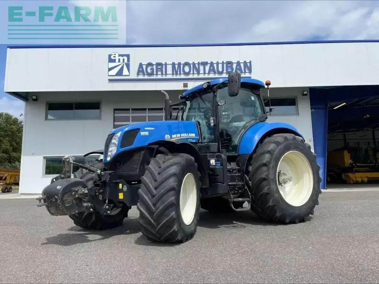 New Holland t 7.235 - Трактор: фото 1 New Holland t 7.235 - Трактор: фото 1