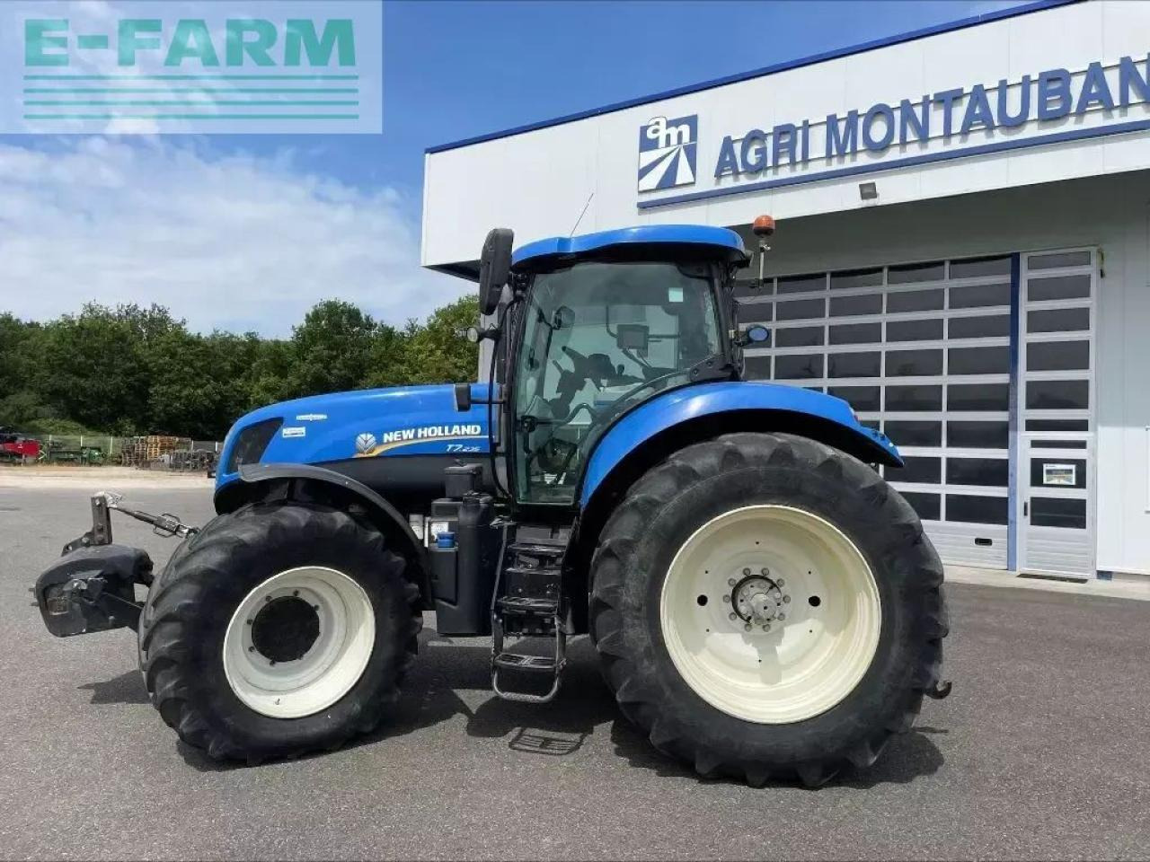 New Holland t 7.235 - Трактор: фото 4 New Holland t 7.235 - Трактор: фото 4