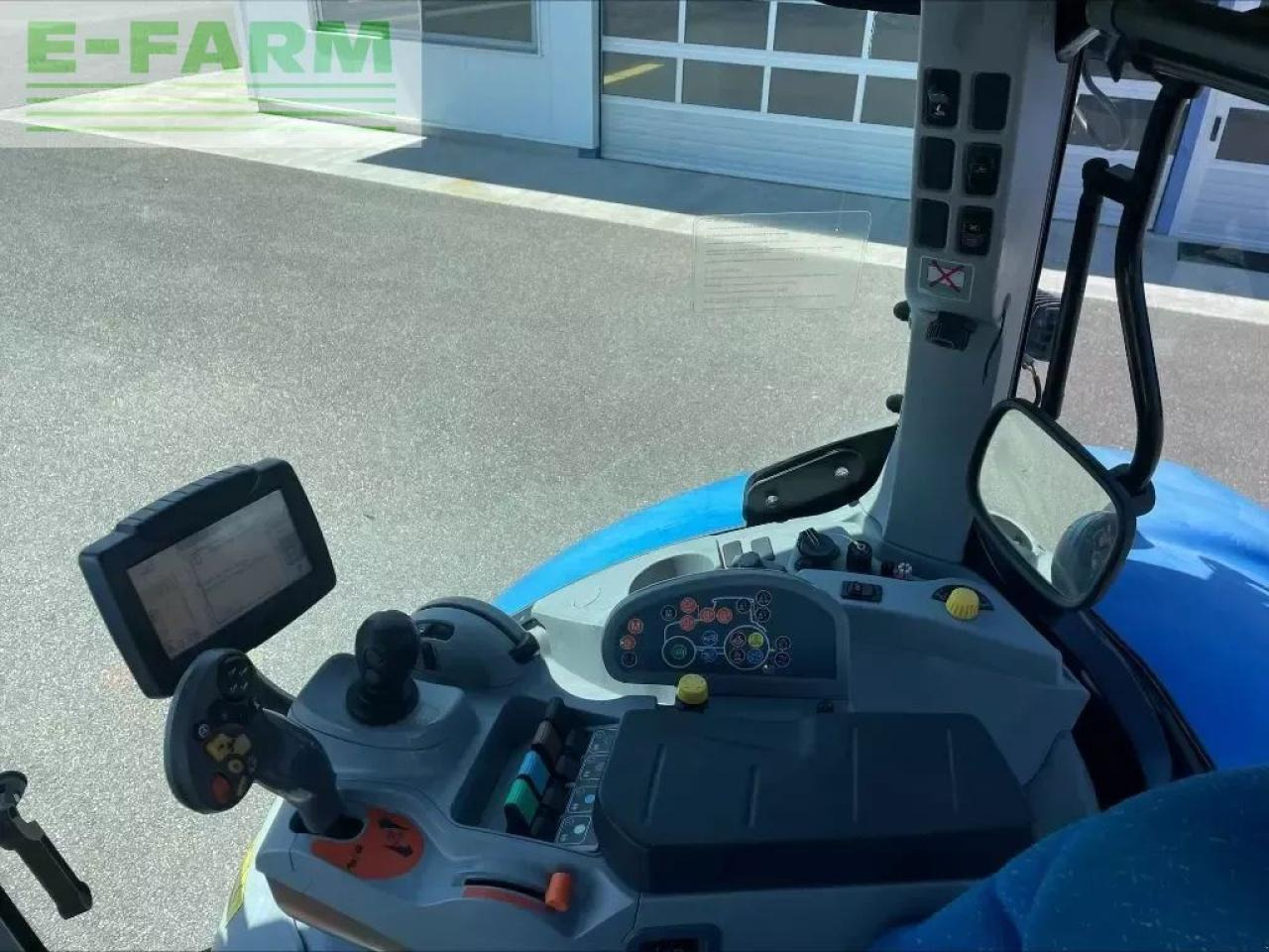 Трактор New Holland t 7050: фото 9