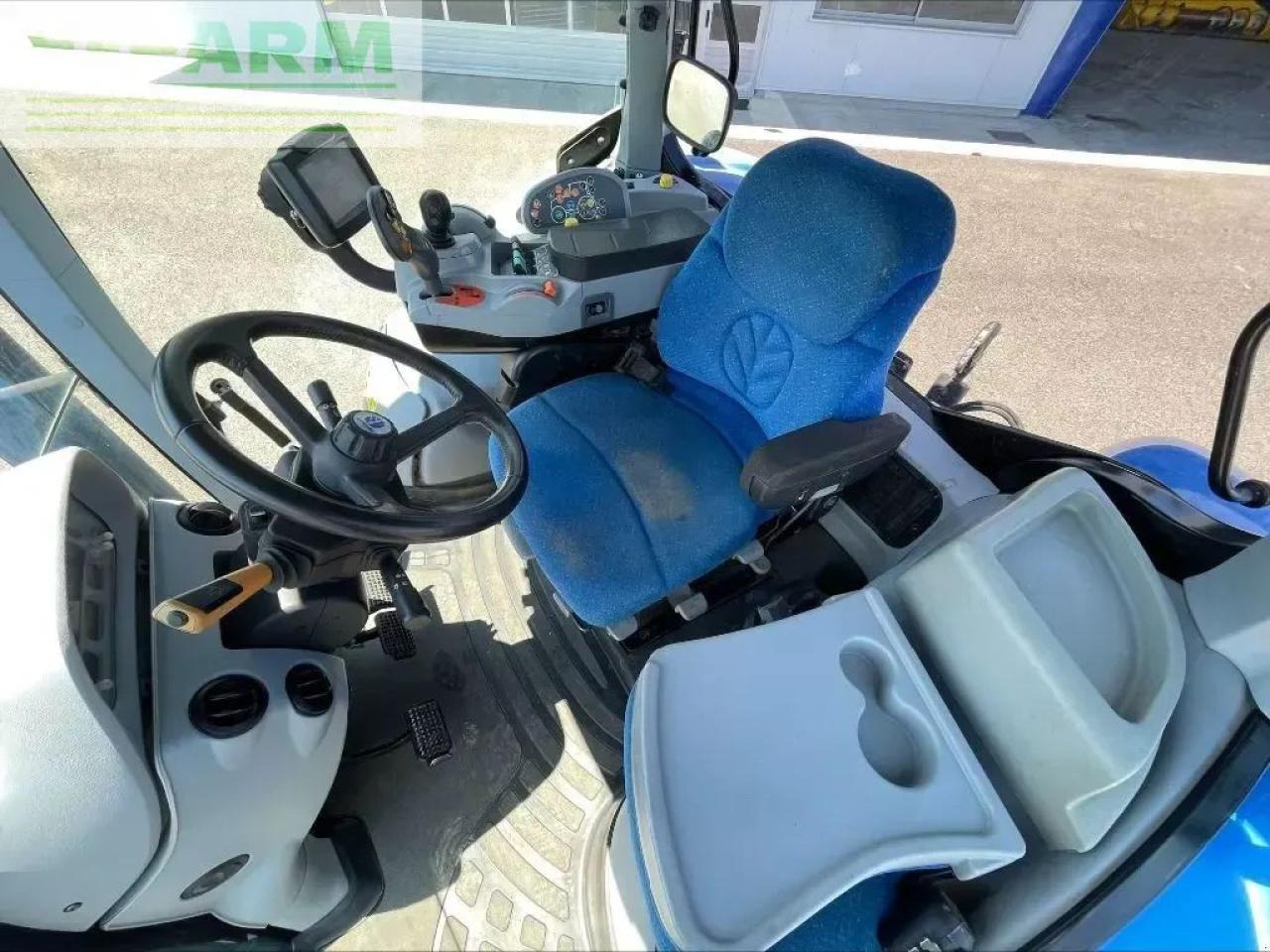 Трактор New Holland t 7050: фото 8