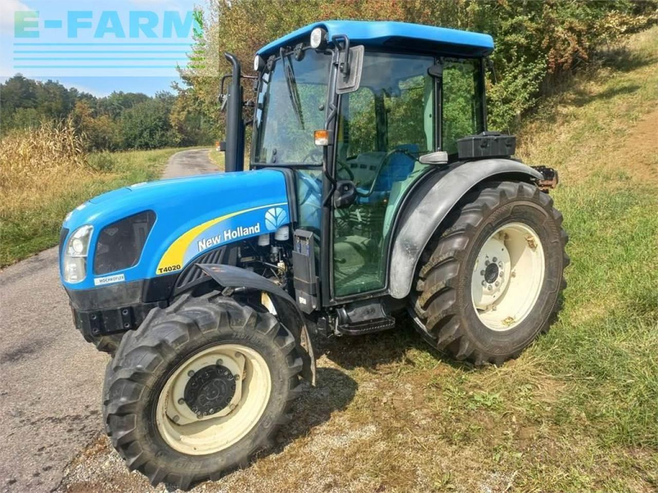 New Holland t4020 deluxe Deluxe - Трактор: фото 1 New Holland t4020 deluxe Deluxe - Трактор: фото 1