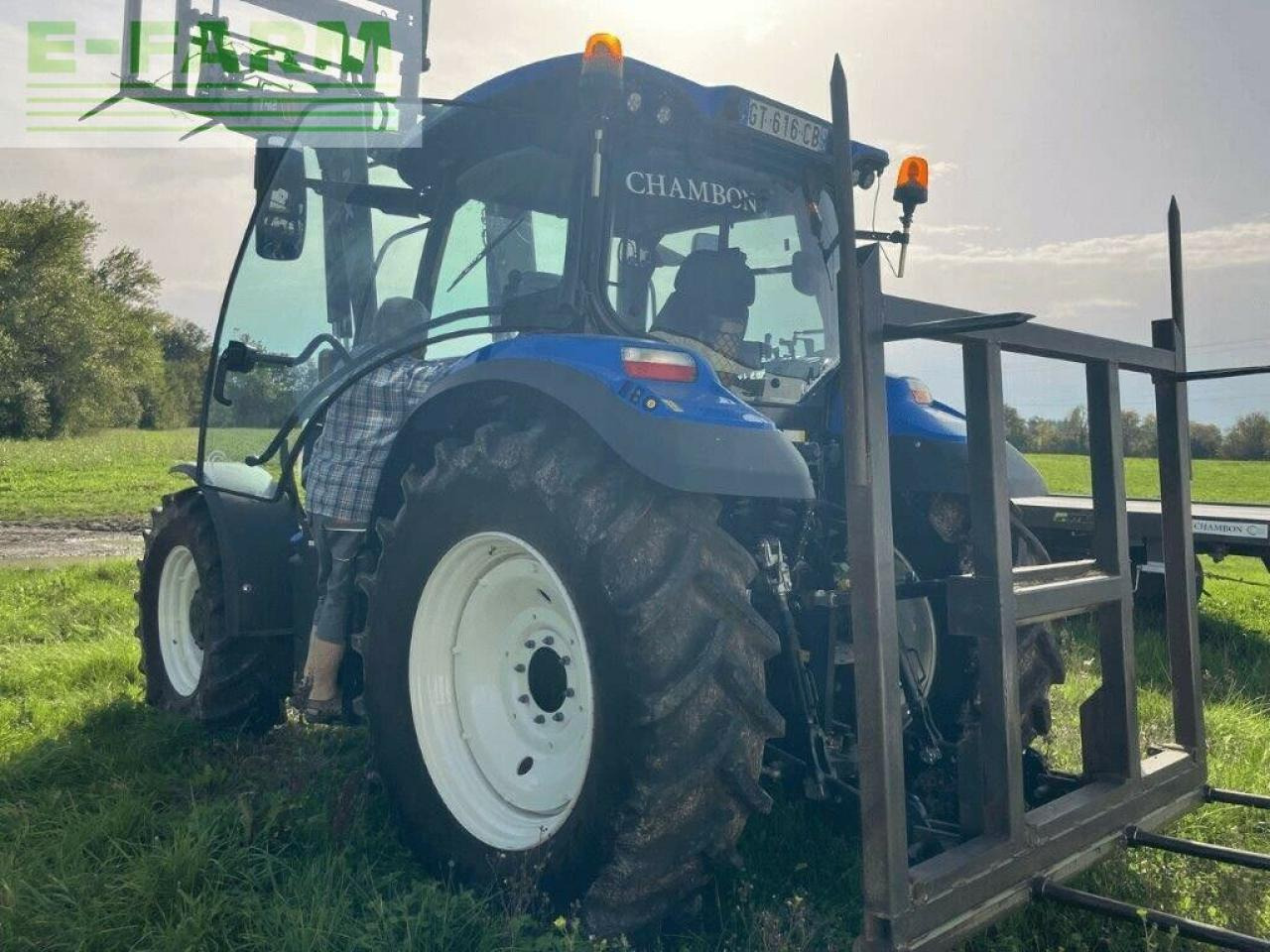 New Holland t6.145 - Трактор: фото 4 New Holland t6.145 - Трактор: фото 4