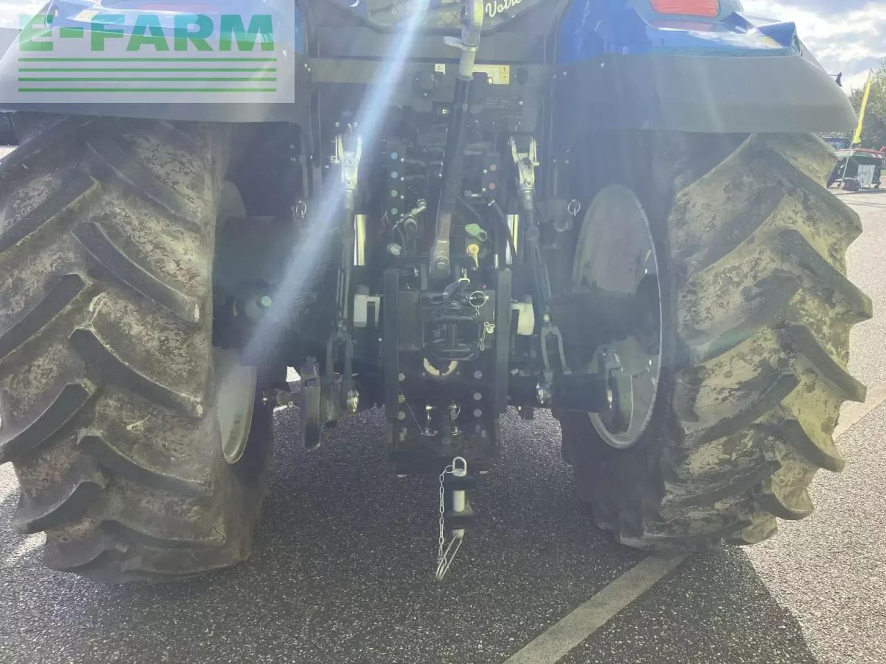 New Holland t6.145 deluxe ec + t412 EC Deluxe - Трактор: фото 4 New Holland t6.145 deluxe ec + t412 EC Deluxe - Трактор: фото 4