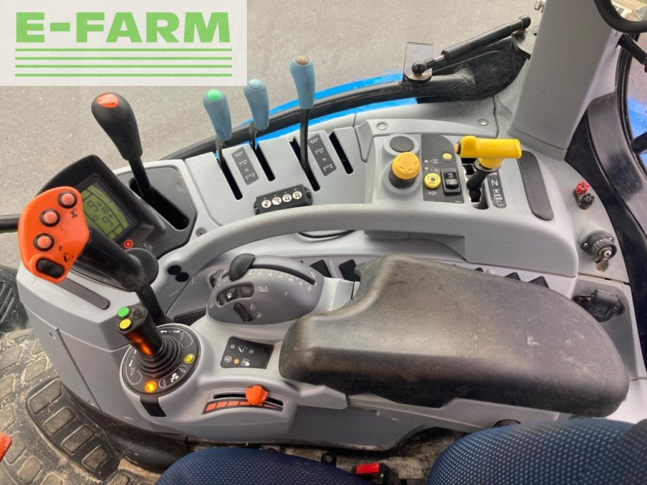 New Holland t6.155 - Трактор: фото 3 New Holland t6.155 - Трактор: фото 3