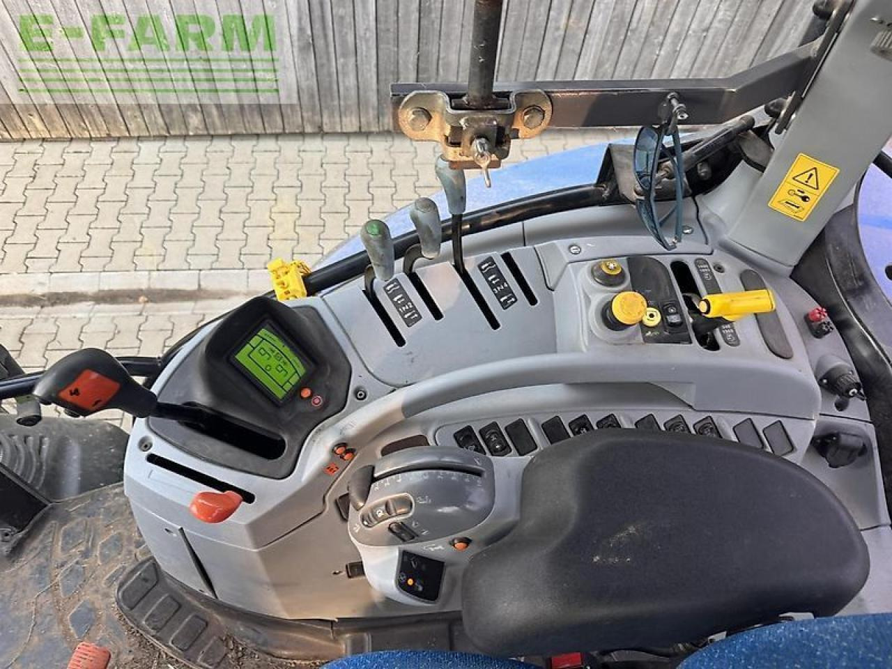 New Holland t6.175 electro command - Трактор: фото 3 New Holland t6.175 electro command - Трактор: фото 3