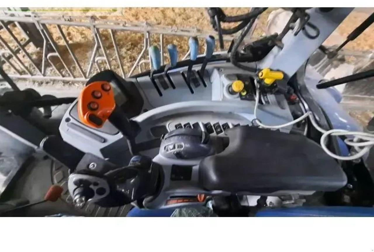 New Holland t7-165s S - Трактор: фото 2 New Holland t7-165s S - Трактор: фото 2